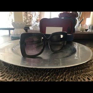 Authentic GUCCI black frame square sunglasses